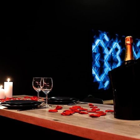 Loveroom O Diable Des Plaisirs Avec Jacuzzi Τουρκουάν Εξωτερικό φωτογραφία
