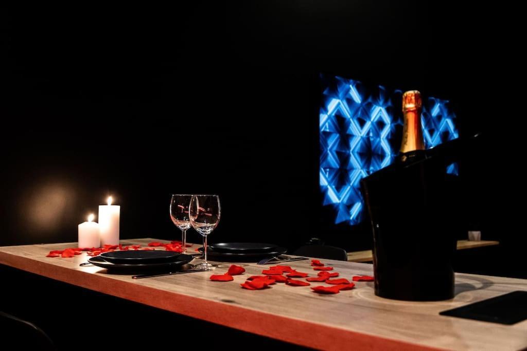 Loveroom O Diable Des Plaisirs Avec Jacuzzi Τουρκουάν Εξωτερικό φωτογραφία