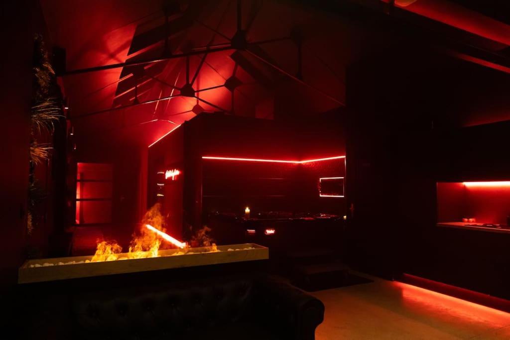 Loveroom O Diable Des Plaisirs Avec Jacuzzi Τουρκουάν Εξωτερικό φωτογραφία