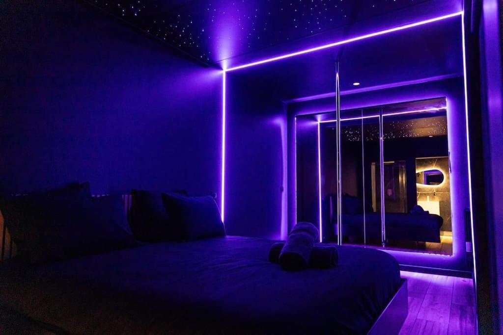 Loveroom O Diable Des Plaisirs Avec Jacuzzi Τουρκουάν Εξωτερικό φωτογραφία