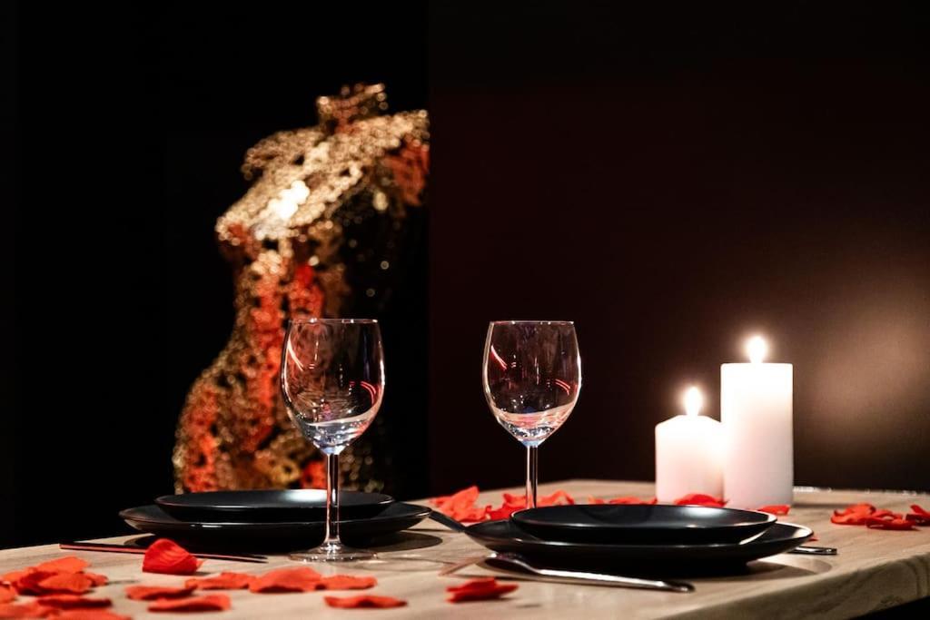 Loveroom O Diable Des Plaisirs Avec Jacuzzi Τουρκουάν Εξωτερικό φωτογραφία