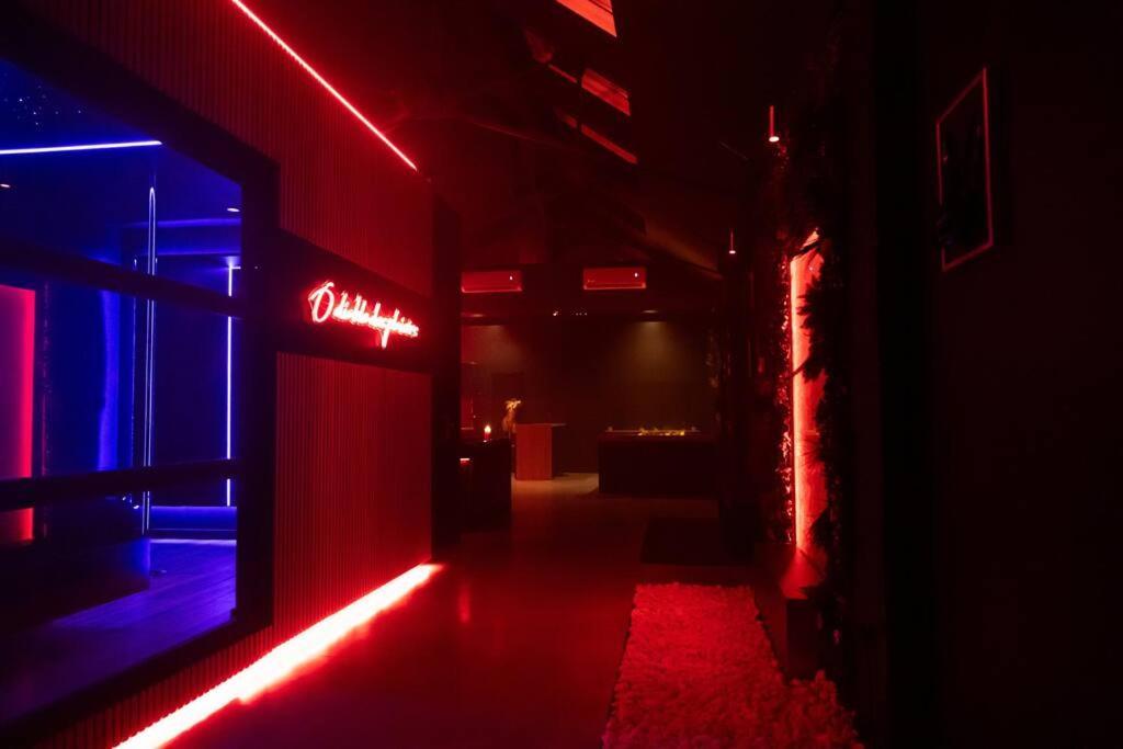 Loveroom O Diable Des Plaisirs Avec Jacuzzi Τουρκουάν Εξωτερικό φωτογραφία
