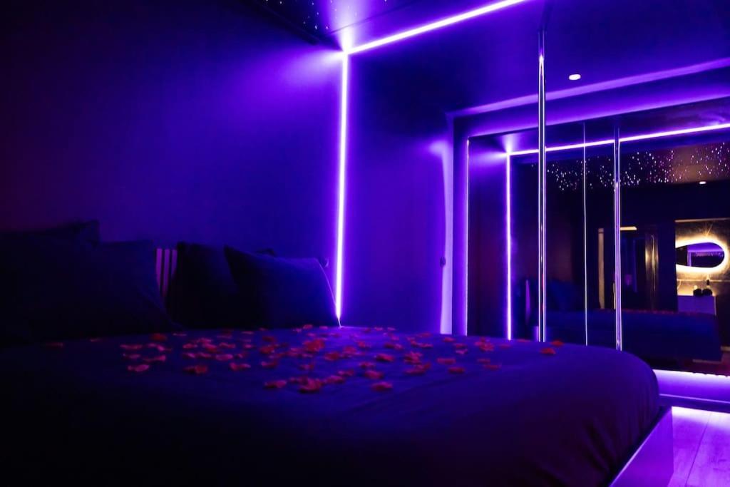Loveroom O Diable Des Plaisirs Avec Jacuzzi Τουρκουάν Εξωτερικό φωτογραφία