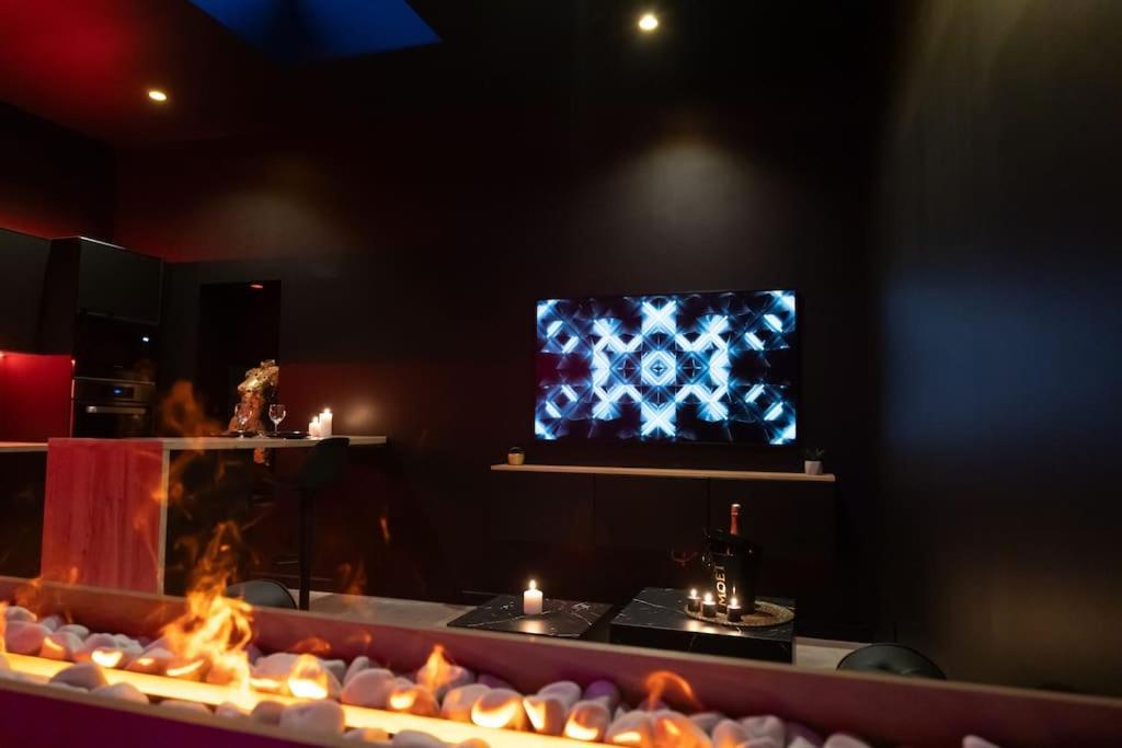 Loveroom O Diable Des Plaisirs Avec Jacuzzi Τουρκουάν Εξωτερικό φωτογραφία