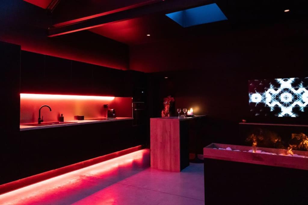 Loveroom O Diable Des Plaisirs Avec Jacuzzi Τουρκουάν Εξωτερικό φωτογραφία