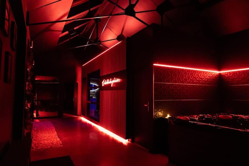Loveroom O Diable Des Plaisirs Avec Jacuzzi Τουρκουάν Εξωτερικό φωτογραφία